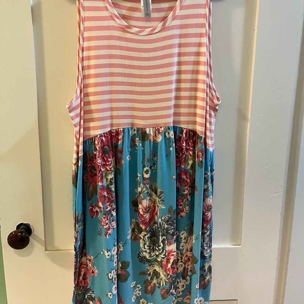 Short sleeveless tank dress